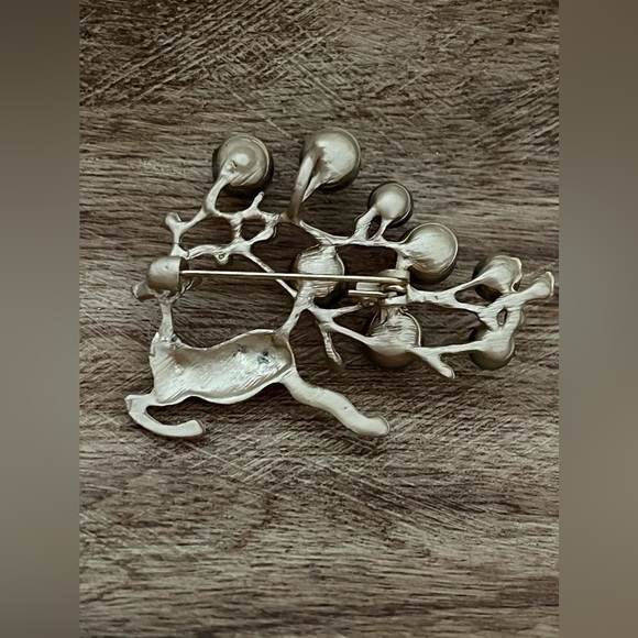 NEW Reindeer Brooch Rhinestones Faux Pearls Deer Holiday Pin Pretty Matte Gold - Picture 6 of 11